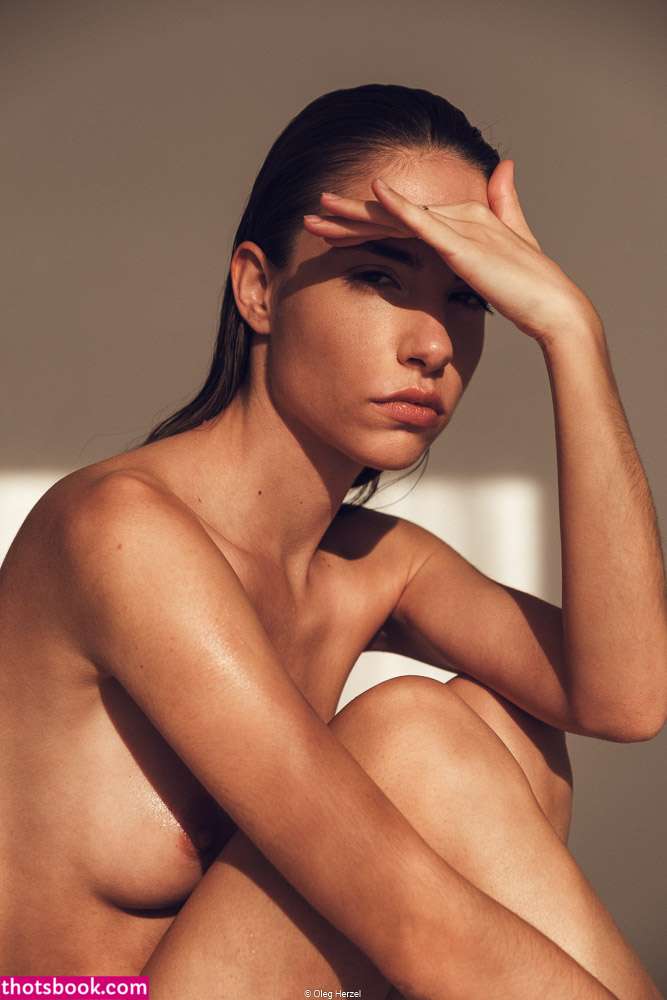 Rebecca Bagnol Nude Photos #8 424982