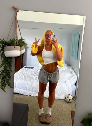 Beth Grotelueschen Nude Leaks OnlyFans Photos #3