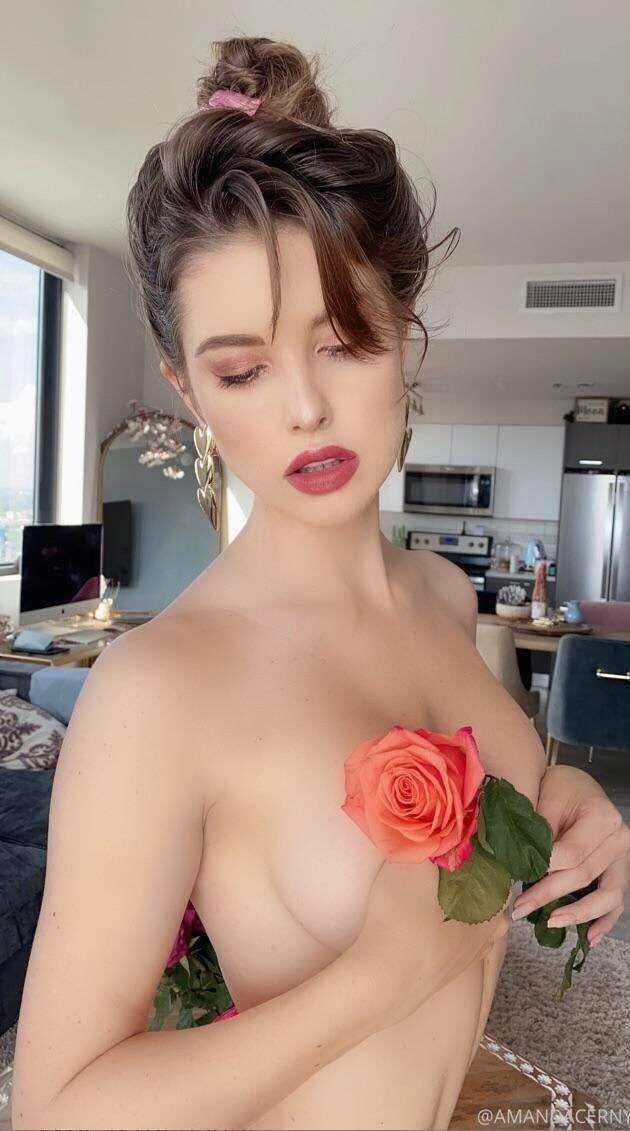 Amanda Cerny Flowers Photos 83401