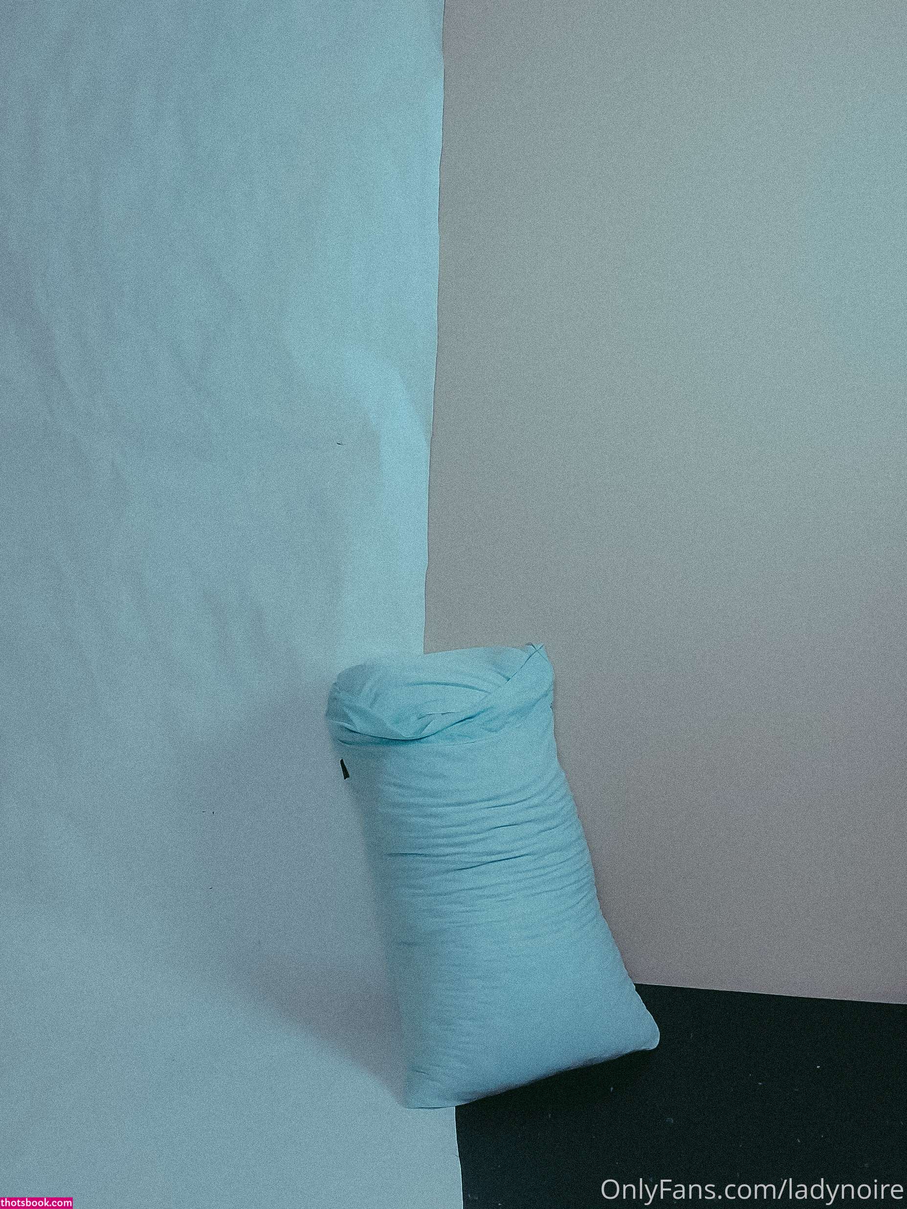 Mars Noire Photos #2 147454