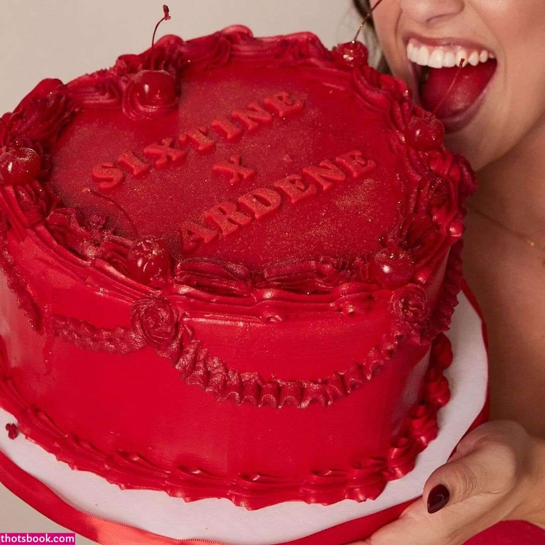 Sixtinerouyre Nude Leaks OnlyFans Photos #2 1452218