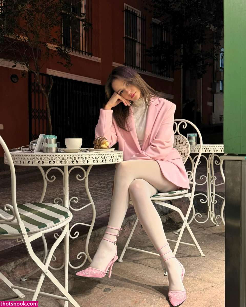 Feride Özdinç's uninhibited display