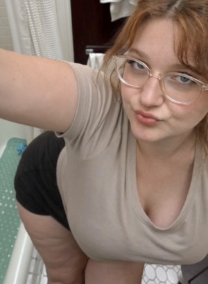MommySpecs MsLizzie Nude Leaks OnlyFans Photos #2