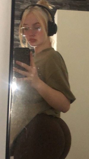 sophie mzt Nude Leaks OnlyFans Photos #2