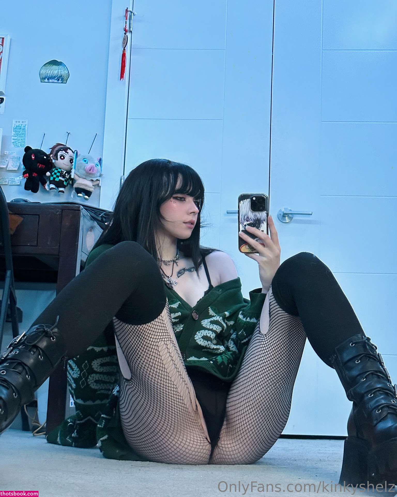 The hypnotic power of Kinkyshelz