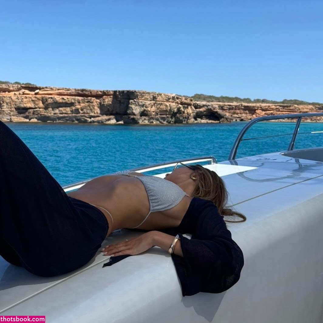 Nicola Cavanis Nude Leaks OnlyFans Photos #6 1703351