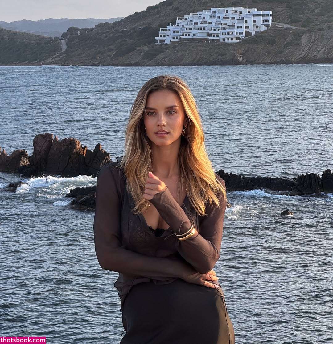 Nicola Cavanis Nude Leaks OnlyFans Photos #9 1703360