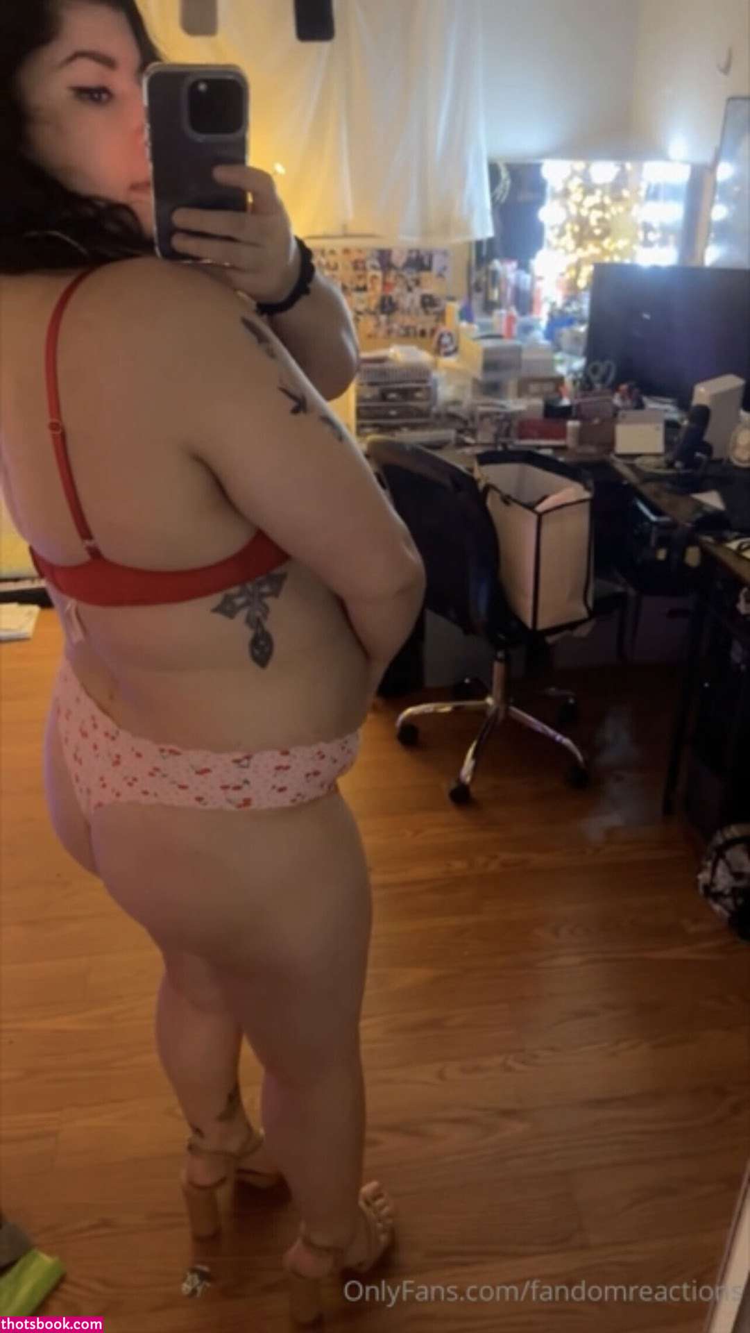 FandomReactions Nude Leaks OnlyFans Photos #2 1647041