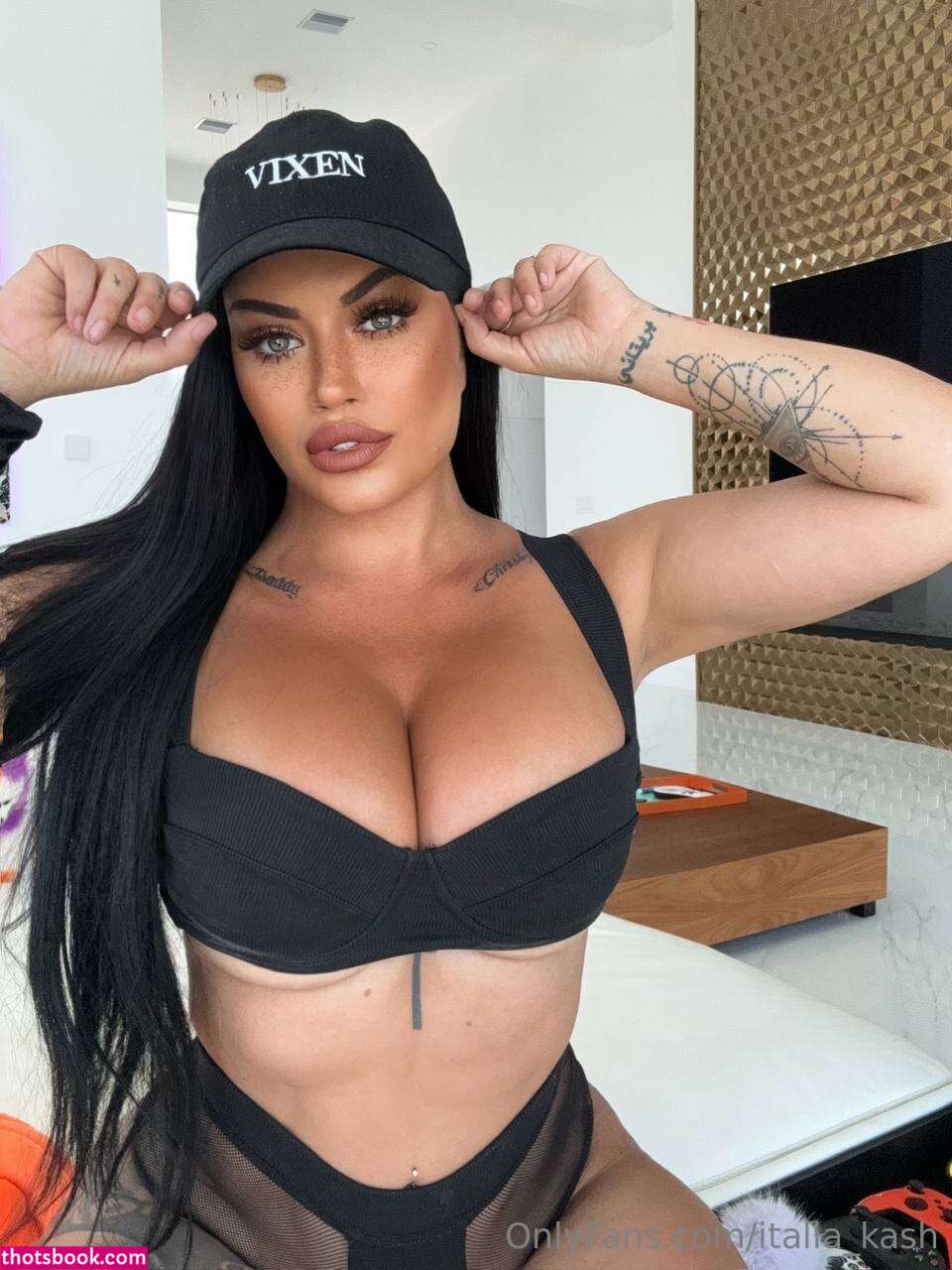 Toochi Kash Italia Kash Nude Leaks OnlyFans Photos #17 1644223