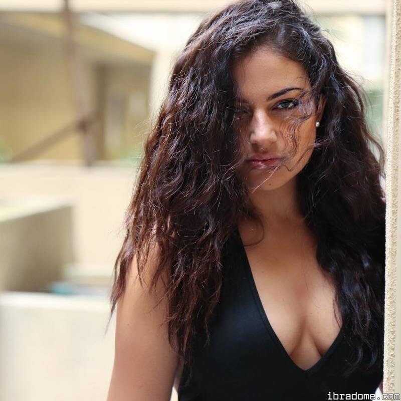 Inanna Sarkis Sexy Photos 26357