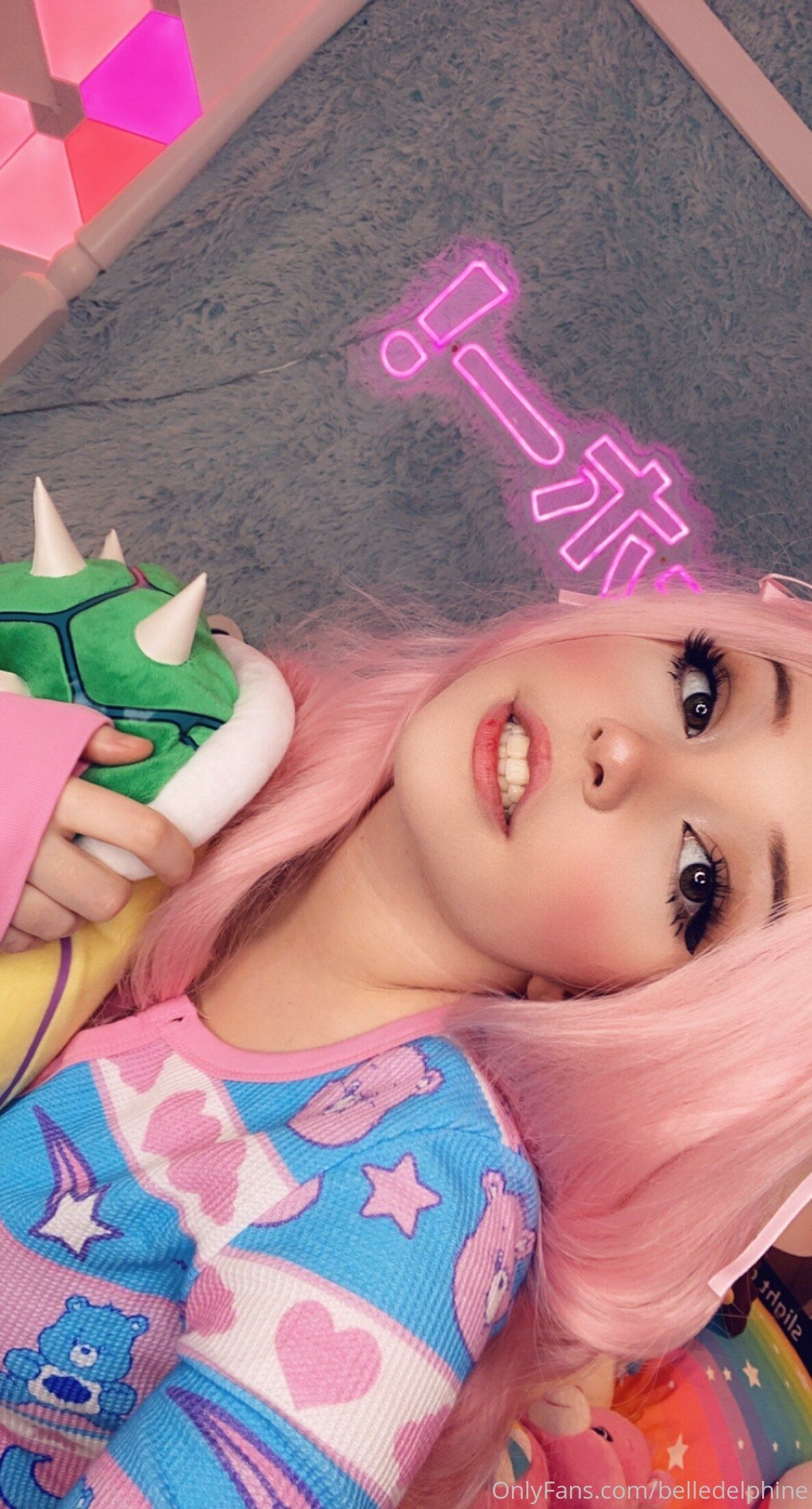 Belle Delphine Tame Agent PJ7 Set 87145