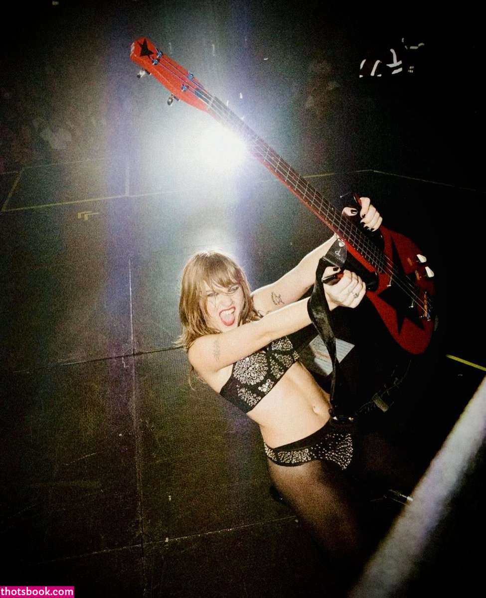 Victoria De Angelis Nude OnlyFans Photos #8 598234