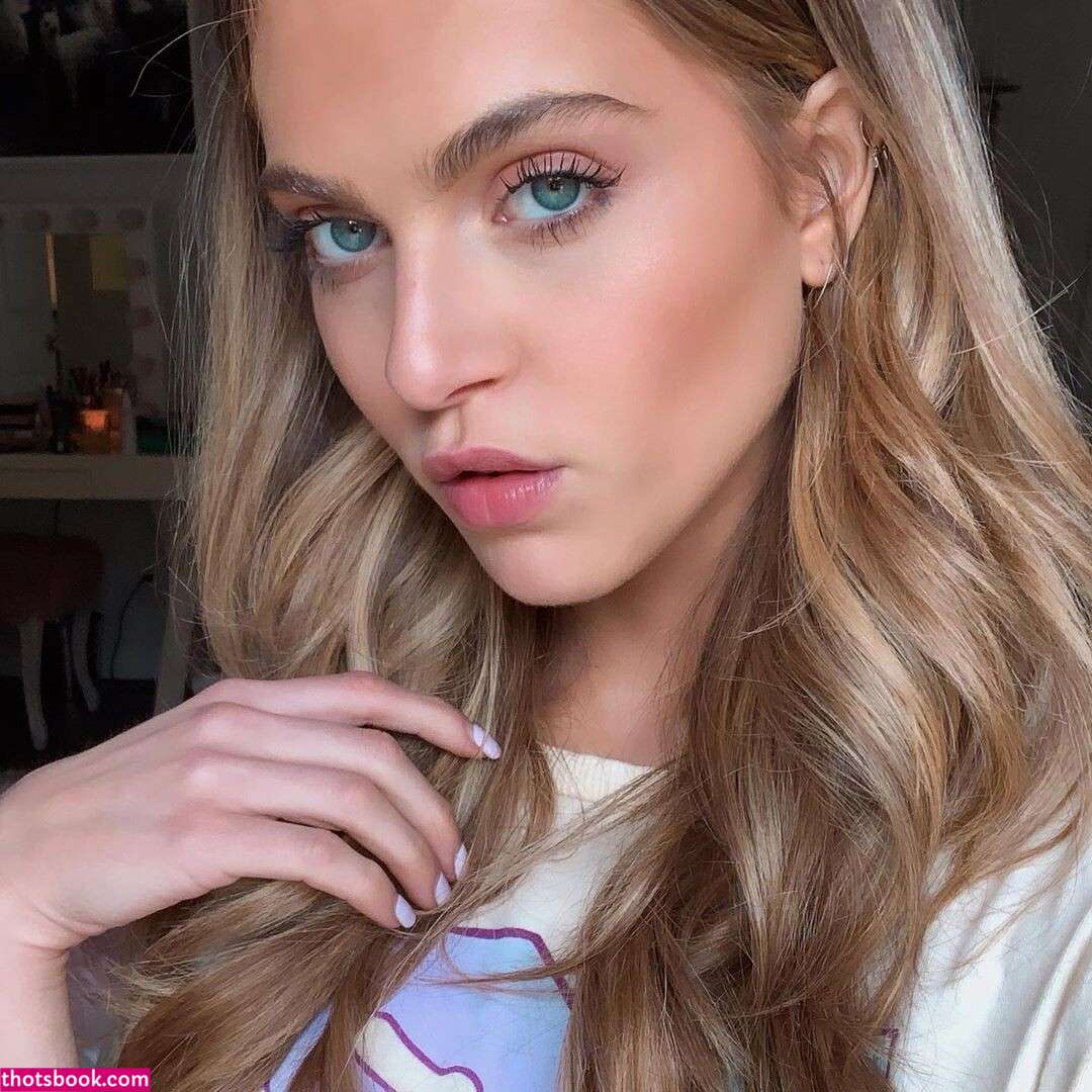 Anne Winters Nude Photos #2 613448