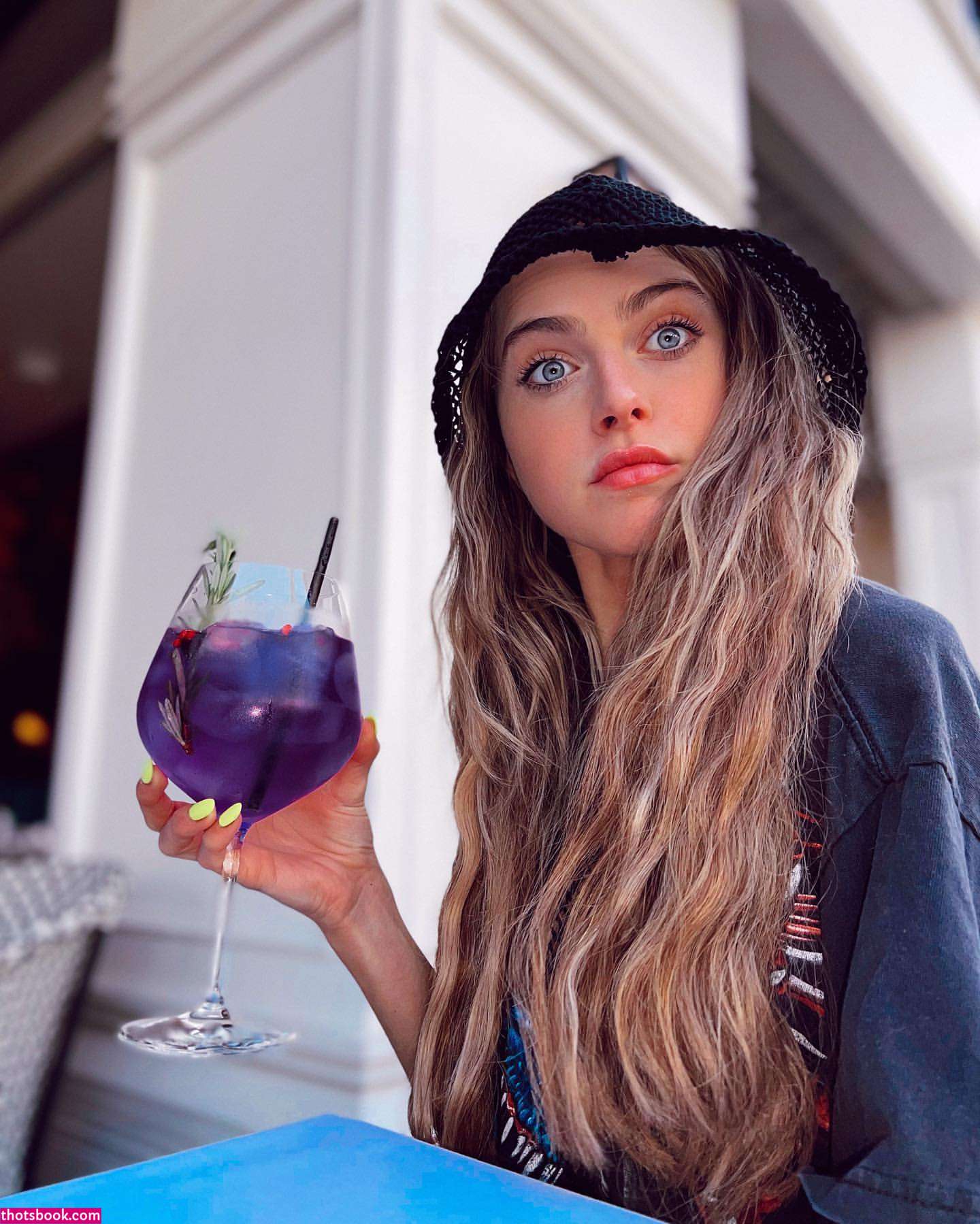 Anne Winters Nude Photos #5 613497