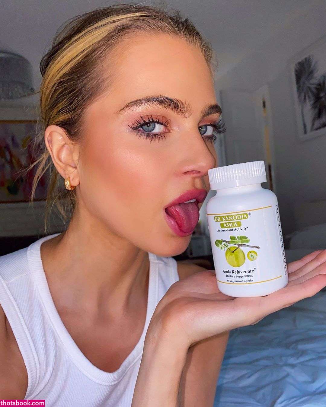 Anne Winters Nude Photos #10 615639