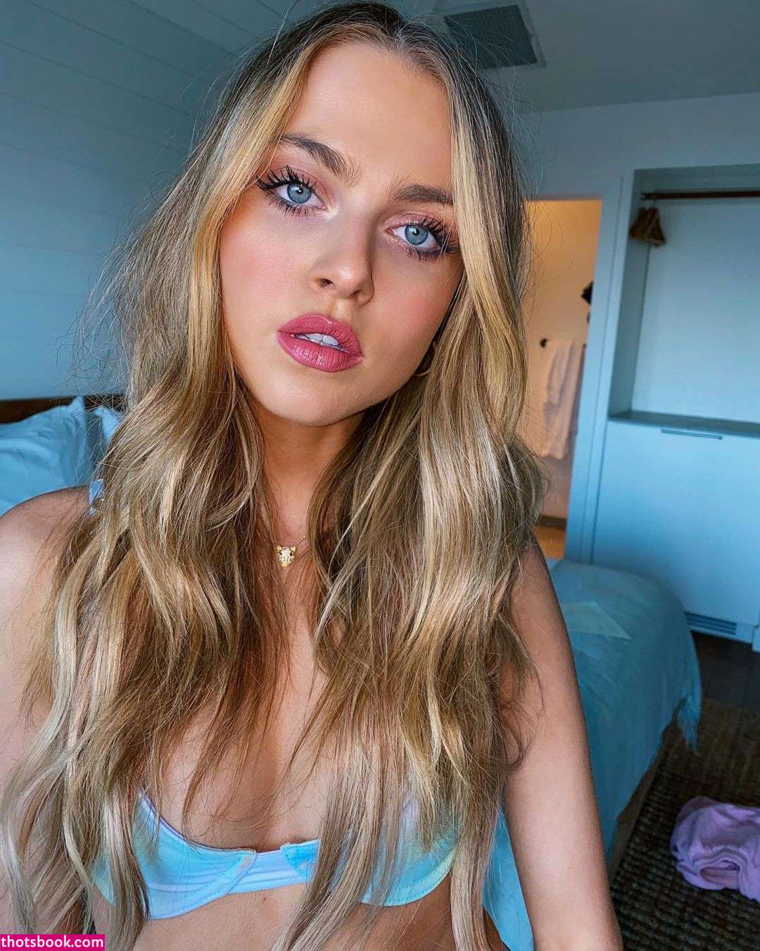 Anne Winters Nude Photos #11 615667