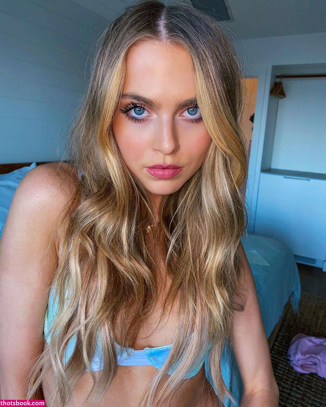 Anne Winters Nude Photos #11 615697