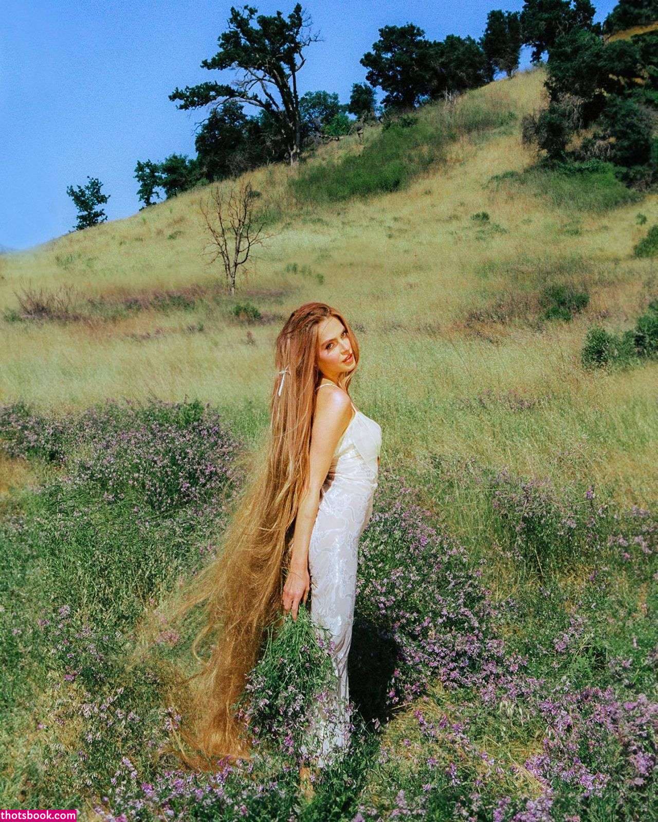 Anne Winters Nude Photos #14 615768