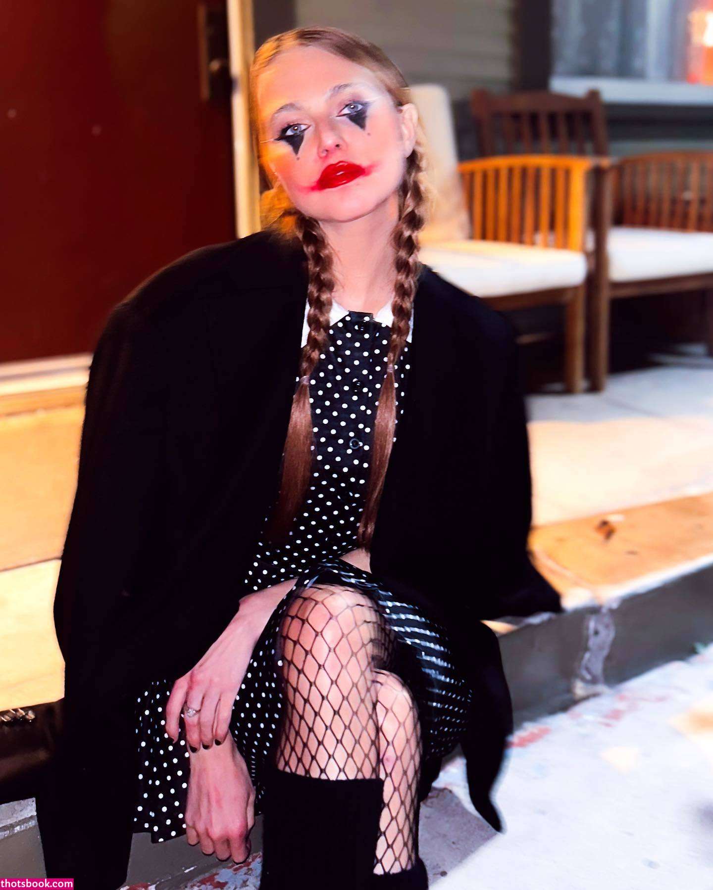 Anne Winters Nude Photos #15 615776