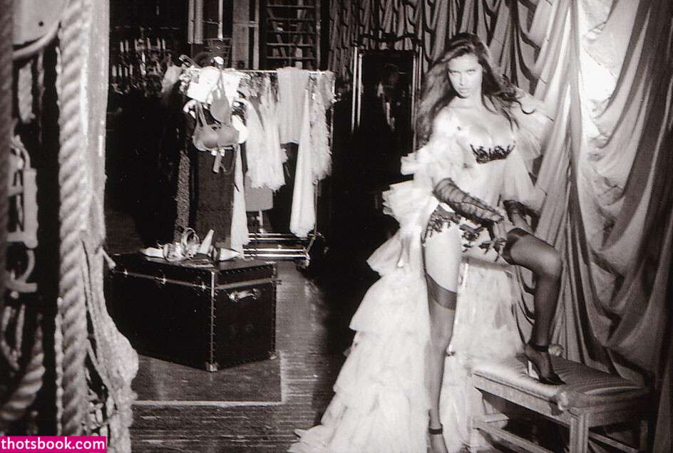 Adriana Lima Nude OnlyFans Photos #11 629964