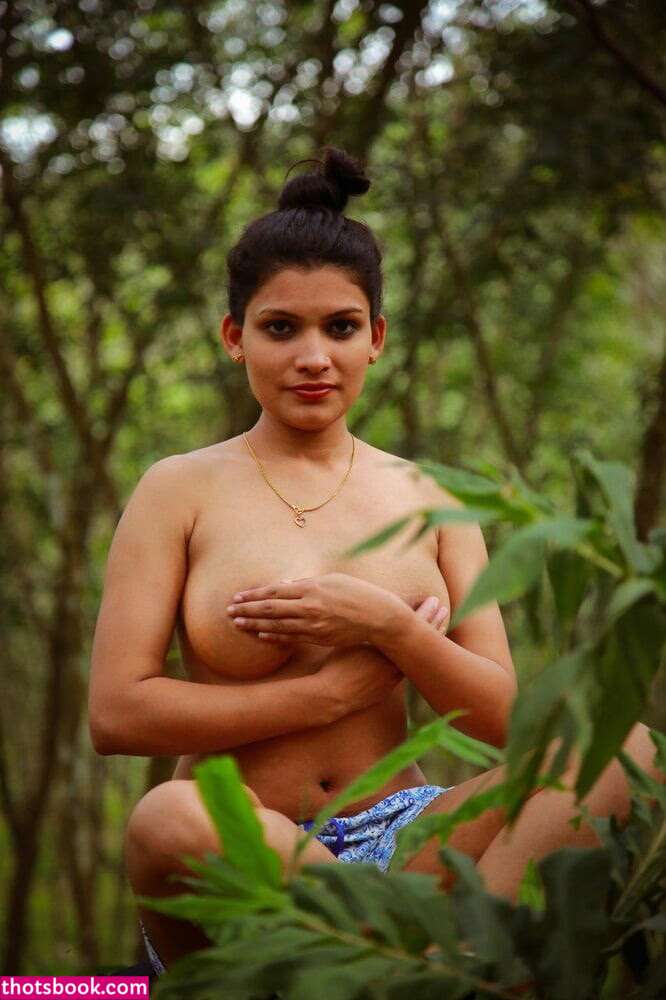 Resmi R Nair resminair Nude Leaks OnlyFans Photos #4 1507865