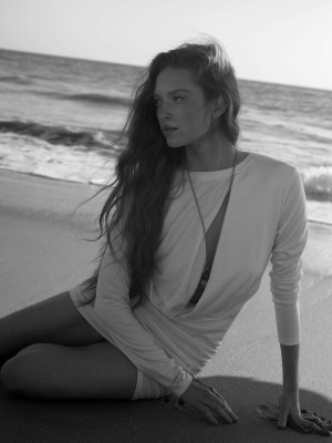 Larsen Thompson Nude Leaks OnlyFans Photos #17