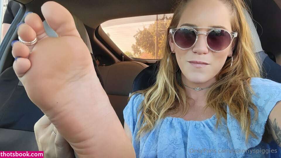 Quinnyspiggies Aderes quin Nude OnlyFans Photos #3 393926