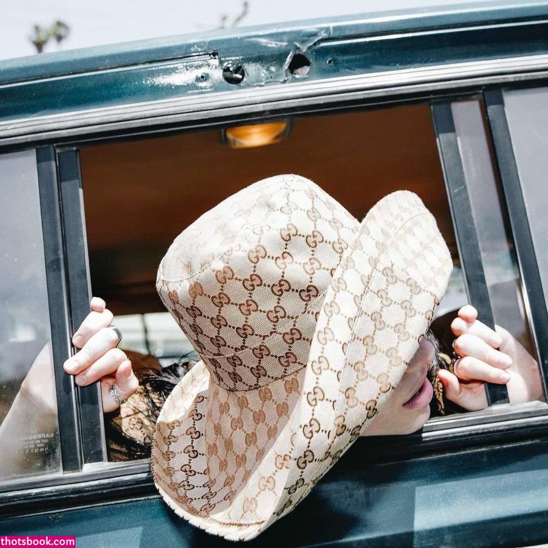 Billie Eilish Nude Photos #22 412373