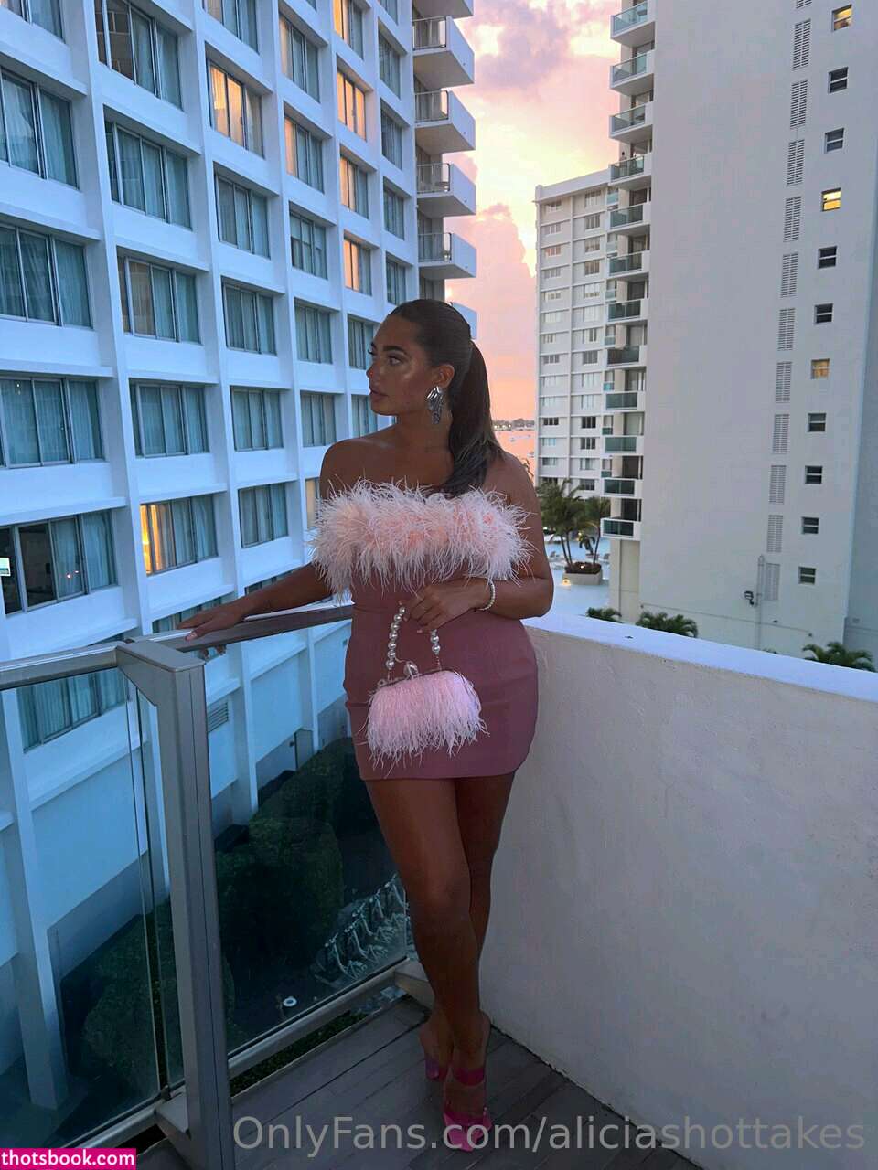 Aliciahottakes Livinlavialicia Nude OnlyFans Photos #2 379844