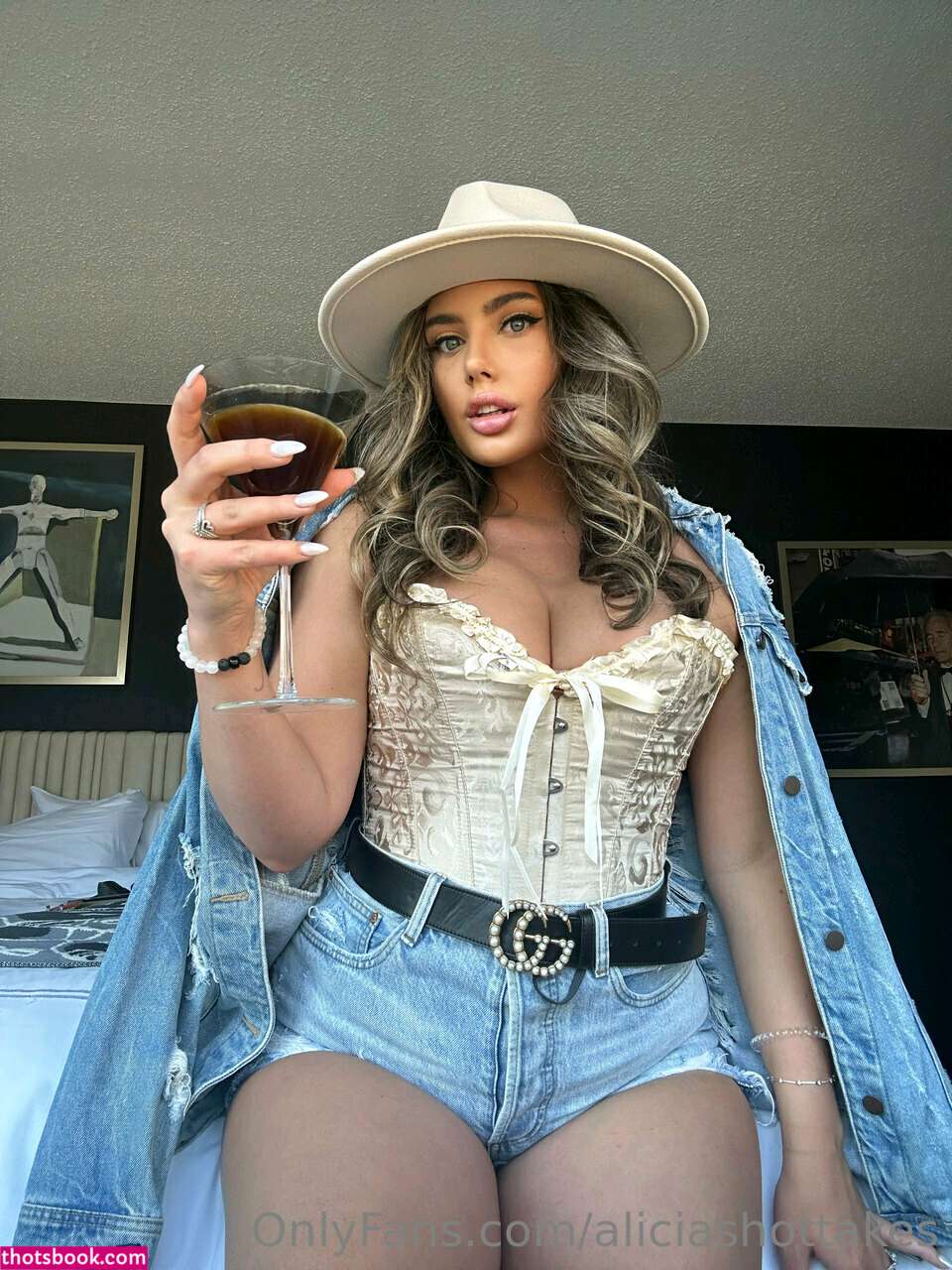 Aliciahottakes Livinlavialicia Nude OnlyFans Photos #4 379855