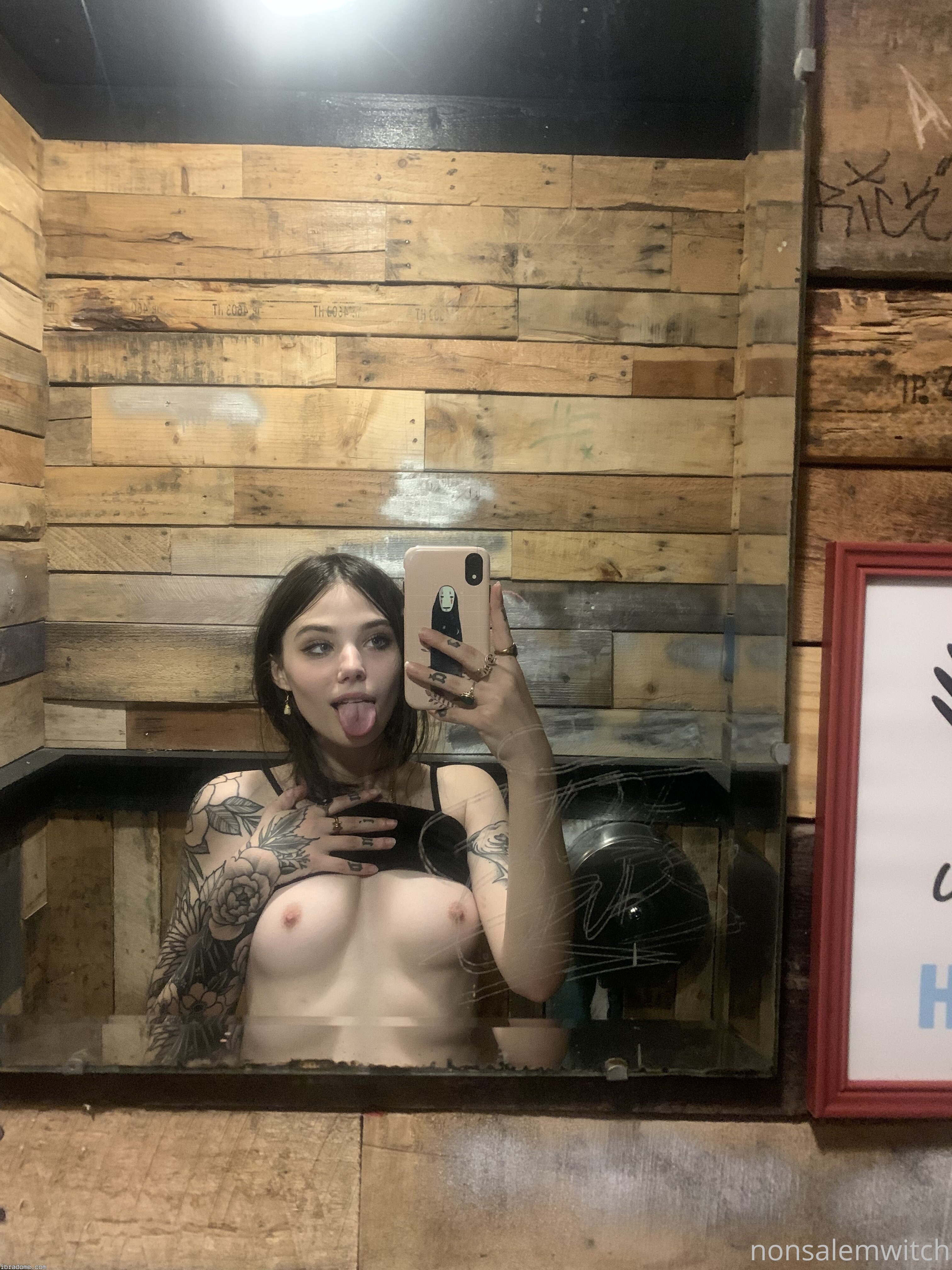 Claire Estabrook nonsalemwitch Onlyfans Leaked Photos Gallery.