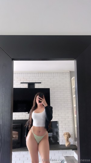 axellevanessa Nude Leaks OnlyFans Photos #5