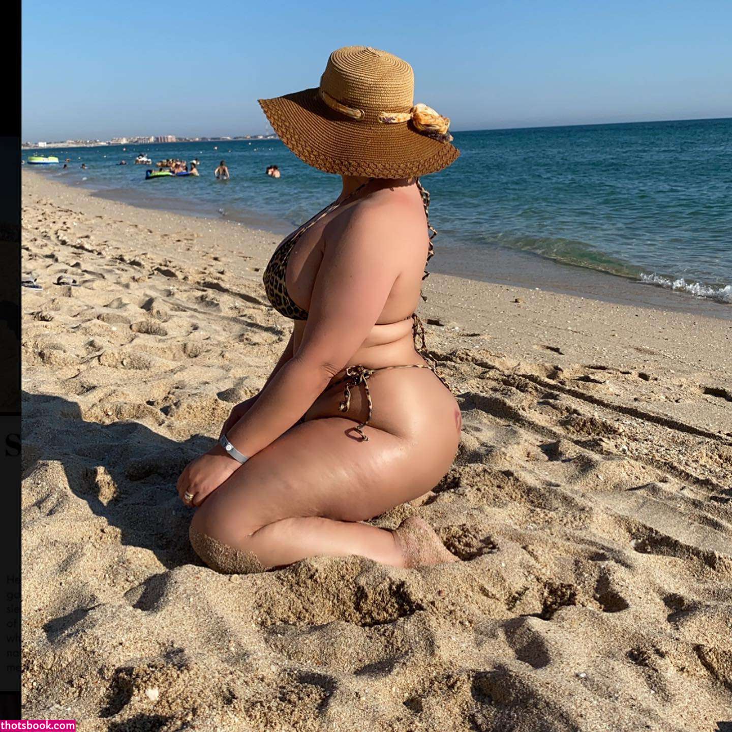 Rochaleona Photos #2 273990