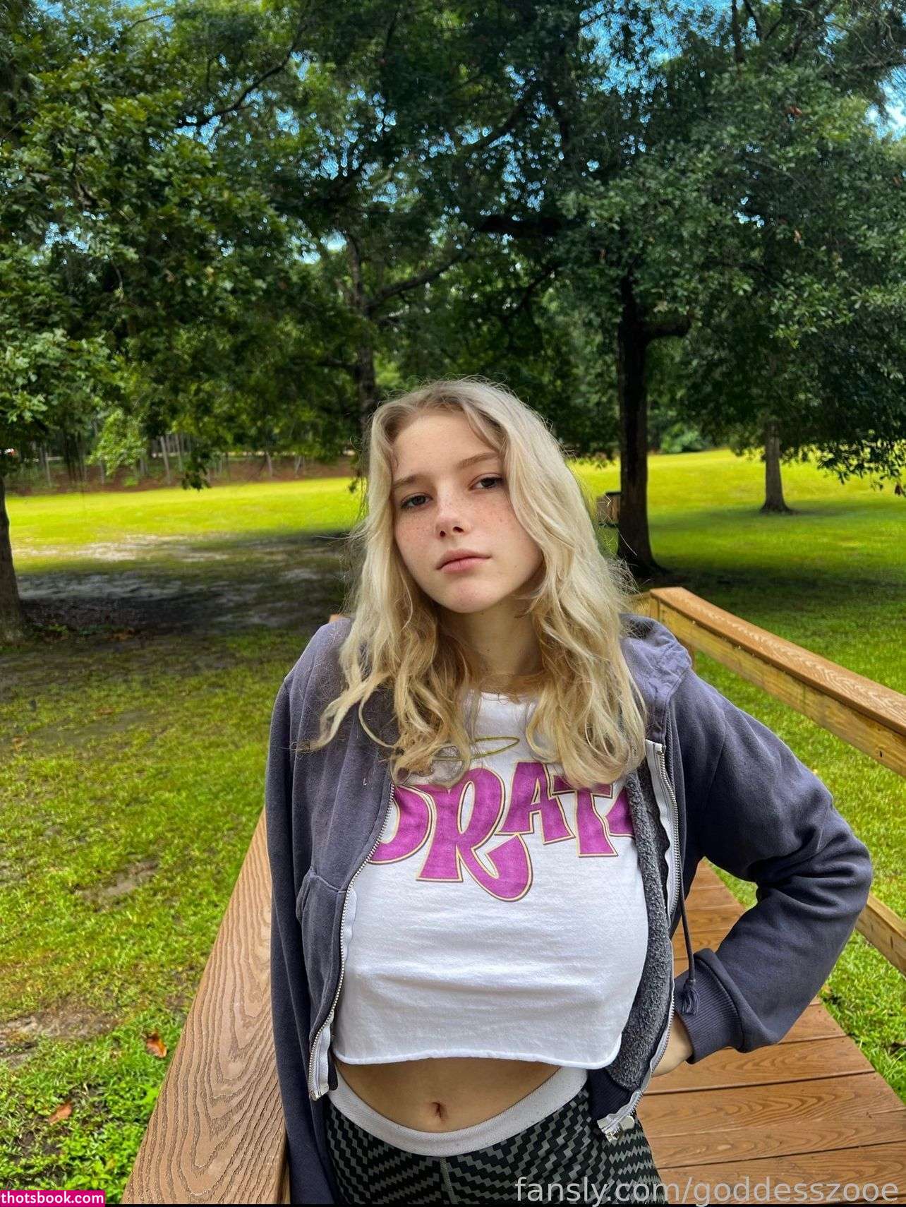 Zoe Moore Photos #1 271953