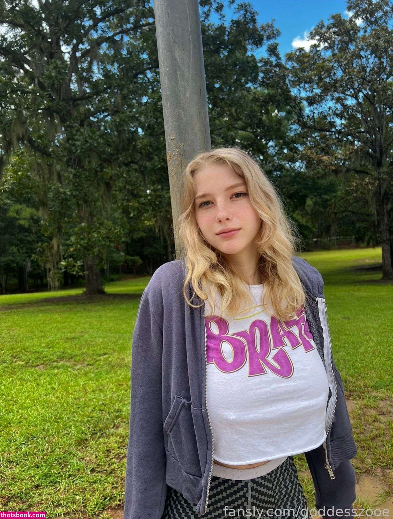 Zoe Moore Photos #1 271960