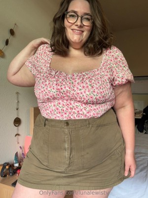 lunalewistv Nude Leaks OnlyFans Photos #2