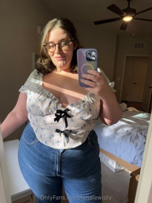 lunalewistv Nude Leaks OnlyFans Photos #3