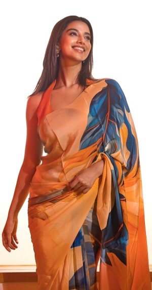 Meenakshi Chaudhary Nude Leaks OnlyFans Photos #2