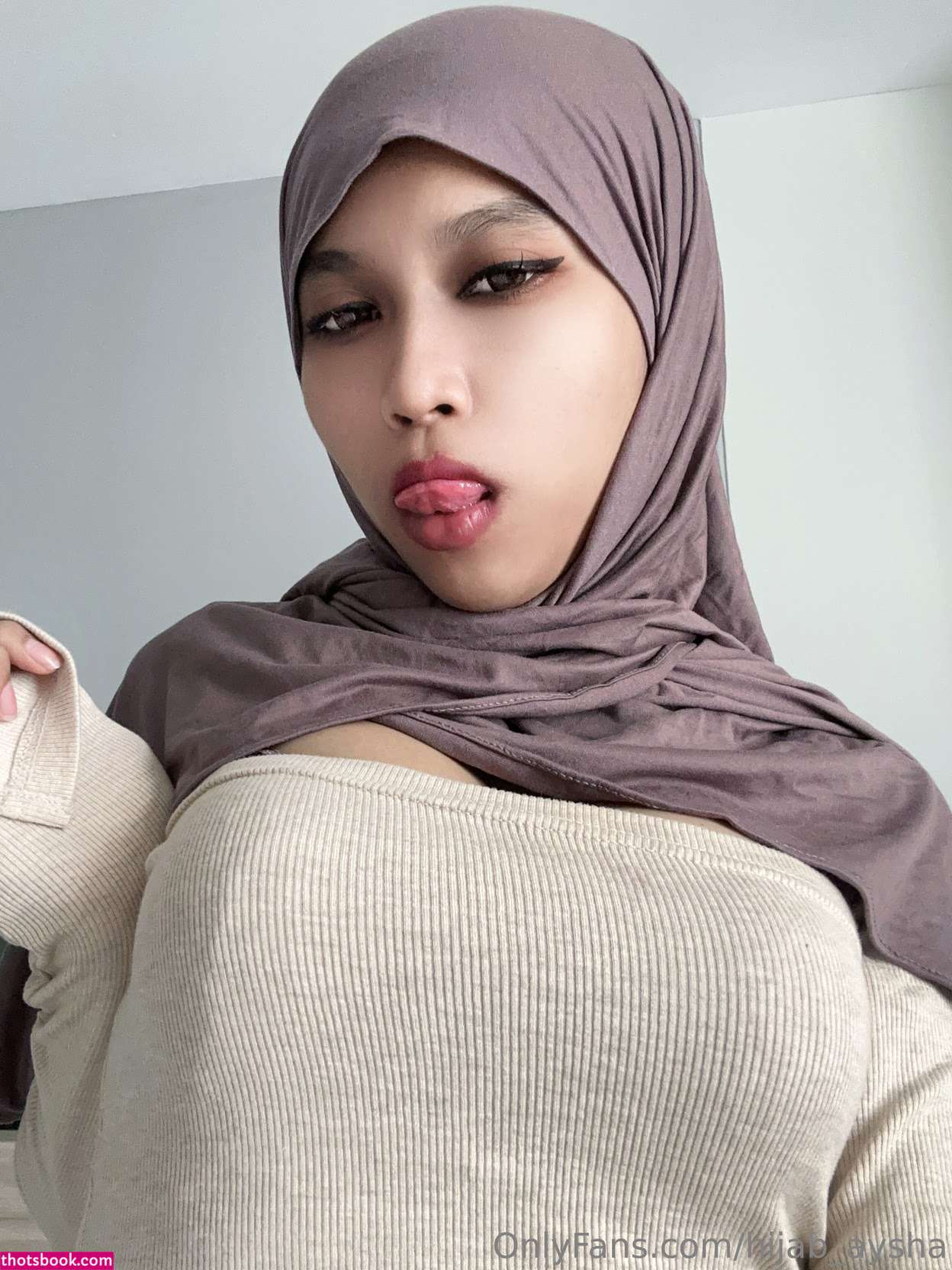 hijab aysha Nude Leaks OnlyFans Photos #2 1780227