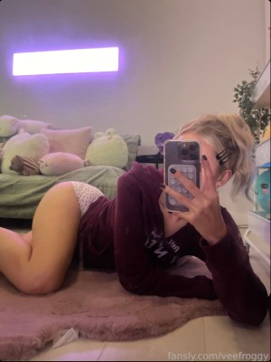 veefroggy veronika Nude Leaks OnlyFans Photos #5